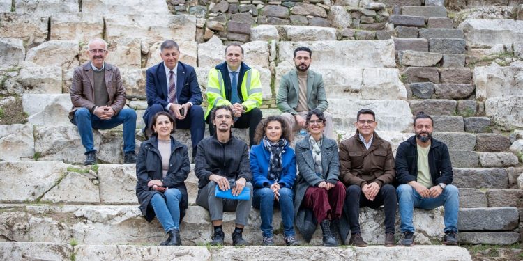 Smyrna Tiyatrosu gün yüzüne çıkıyor