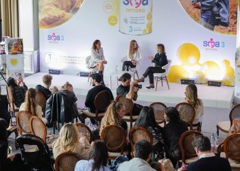 Seda Bakan anneliğini anlattı: “Her Anne Kendi Yolunu Buluyor”