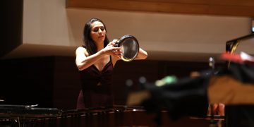 İzmir Devlet Senfoni Orkestrası’na tencere ve tava ile eşlik etti