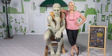 Oyuncu Nergis Kumbasar, “Hayata Varım” Projesi kapsamında orta yaş krizini sahneye taşıyor