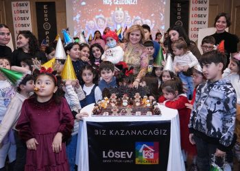 LÖSEV Lösemili Çocuklara yılbaşı partisi “Yeni yıldan tek dilekleri sağlık”