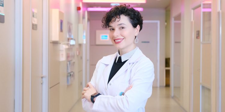 Psikolog Emine Akın Aytop: Hayal panosu ve manifest etmek bilimsel mi, efsane mi?