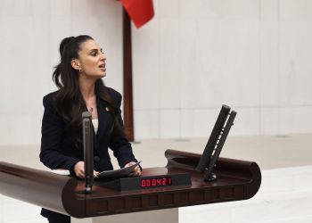 Gizem Özacn Sağlık Bakanına Muğla Eğitim ve Araştırma Hastanesi’ndeki Tahtakurusu İstilasını sordu