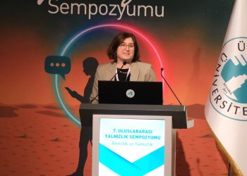 Gençler, kalabalıklar içinde derin yalnızlık yaşıyor!