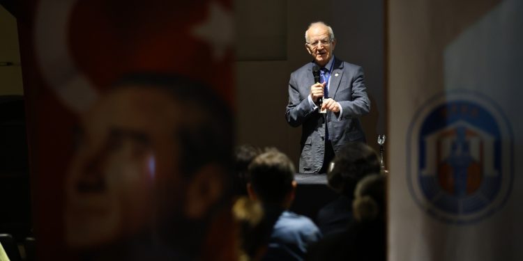 Efes Selçuk’ta Felsefe günleri: Demokrasi ve adalet tartışıldı