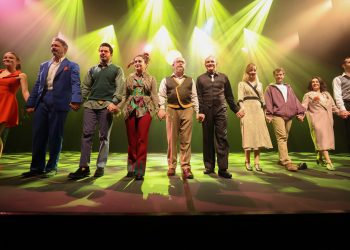 “Güneşin Oğlu” Dakikalarca Ayakta Alkışlandı!