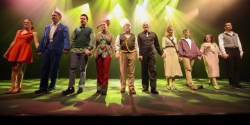 “Güneşin Oğlu” Dakikalarca Ayakta Alkışlandı!