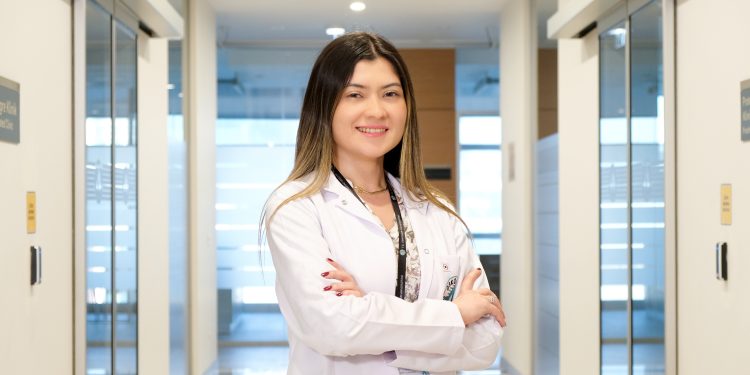 Dr. Öğretim Üyesi Özge Mimir: Ev tipi karışımlar diş minesini aşındırıyor!