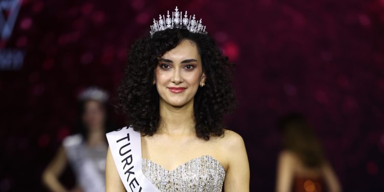 Türkiye’nin en güzel kızı Sıla Saraydemir oldu