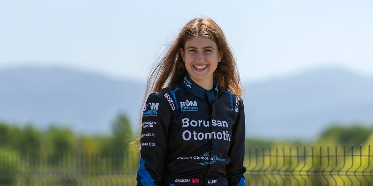 Ayşe Çebi rekorlara doyamadı