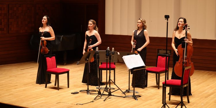 Türk bestecilerinin eserleri ayakta alkışlandı