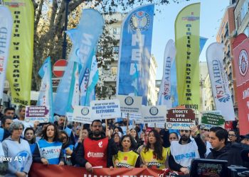 Aile hekimleri alanlara çıktı: “Maaş kesintilerine son verin”