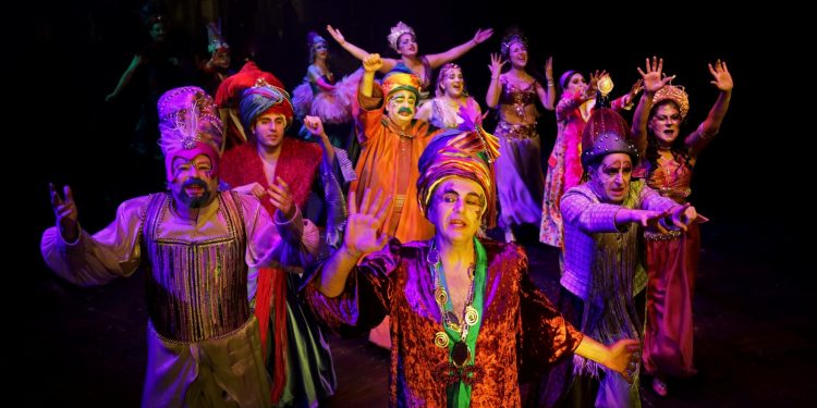 Osmanlı bürokrasisine müzikal bir eleştiri “Haramiler” Engin Alkan yorumuyla seyirciyle buluşuyor