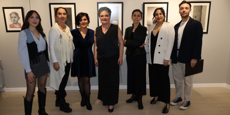 Türkmen Alkan’ın “Sessiz Direniş” Sergisi ziyarete açıldı