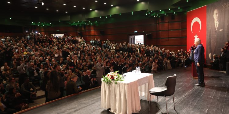 Zülfü Livaneli’den Eskişehir’de “Anadolu Hümanizmi” söyleşisi