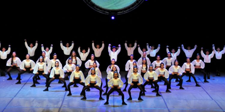 Anadolu Ateşi’nin “Kıvılcım”ı AKM’de parladı