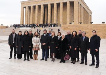 Türkiye İnsan Kaynakları Eğitim ve Sağlık Vakfı (TİKAV), 27’nci Kuruluş yıl dönümünde Anıtkabir’e saygı ziyaretinde bulundu