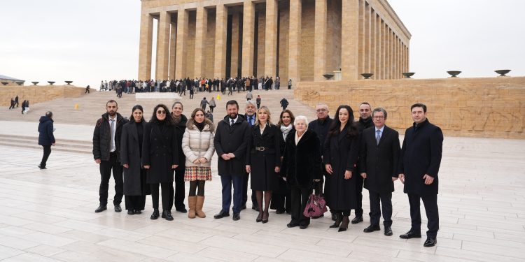 Türkiye İnsan Kaynakları Eğitim ve Sağlık Vakfı (TİKAV), 27’nci Kuruluş yıl dönümünde Anıtkabir’e saygı ziyaretinde bulundu