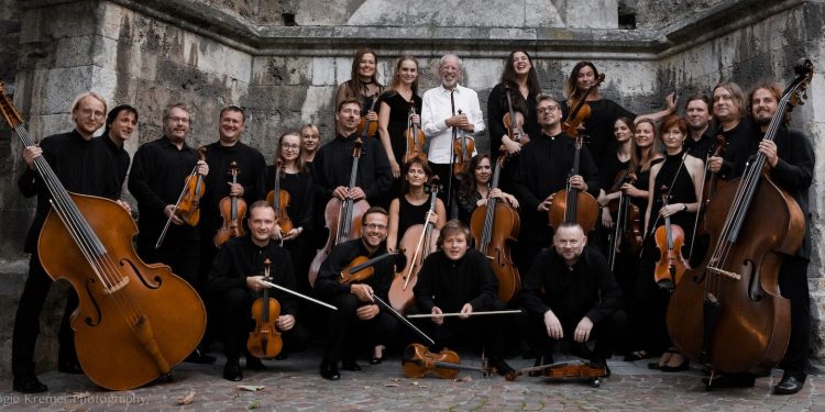 Dünya yıldızları ve genç yetenekler, iş sanat sahnesinde!