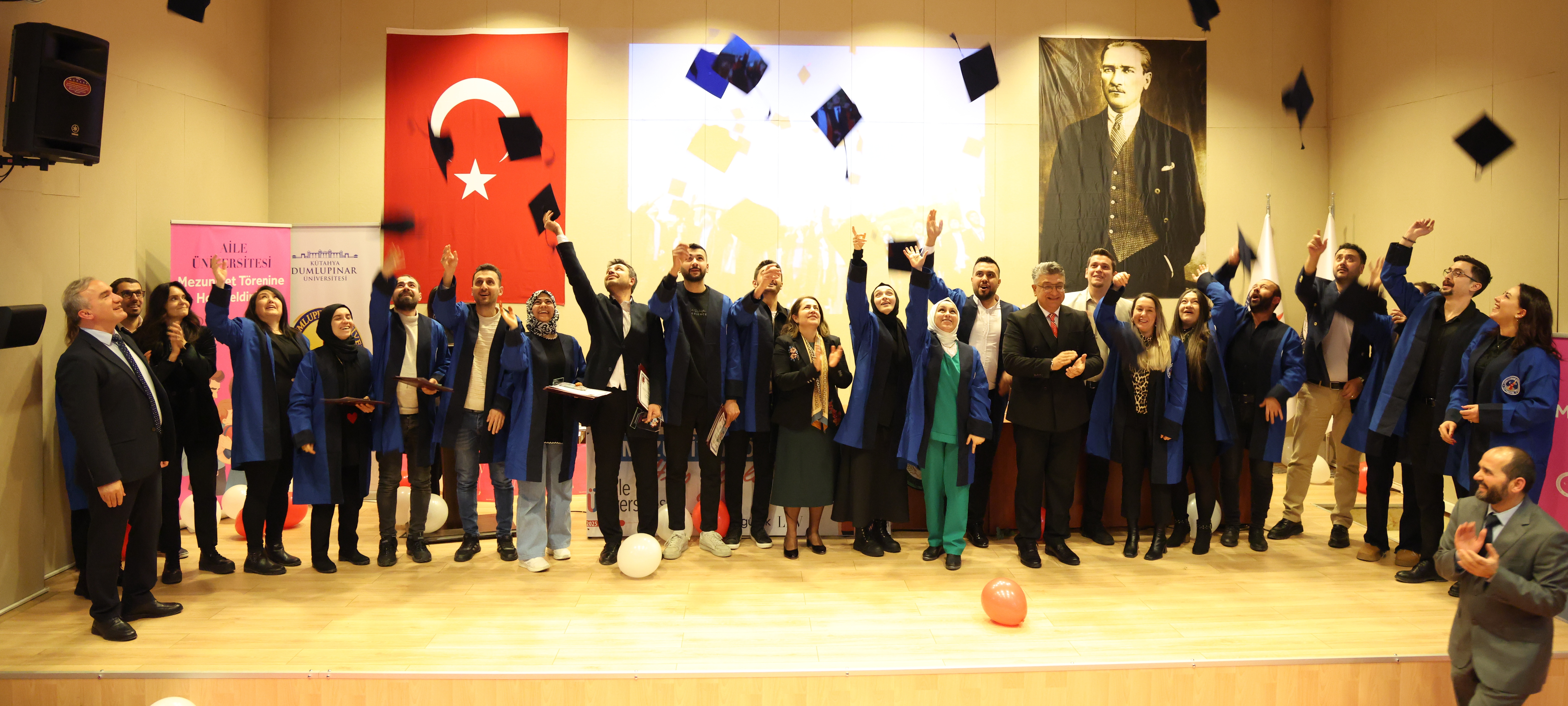 Geleceğin güçlü aileleri üniversiteden mezun oldu