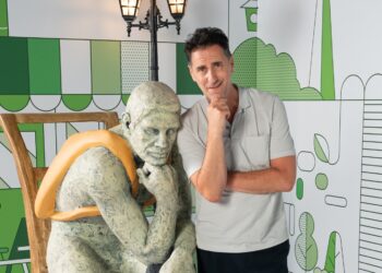 Oyuncu Bekir Aksoy, “Hayata Varım” Projesi kapsamında ilişki sorunlarını sahneye taşıyor