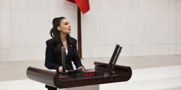 CHP’li Gizem Özcan: Gazetecilik hakikati savunmanın adıdır!