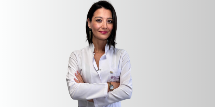 Dr. Hale Akduman: Diş beyazlatma hekim kontrolünde yapılmalı