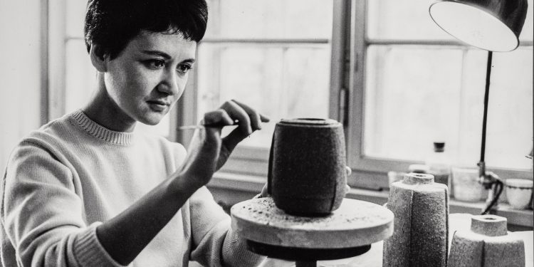 Melike Abasıyanık Kurtiç’in “Kayada Büyüdüm Ben” Sergisi Galerist’te açıldı