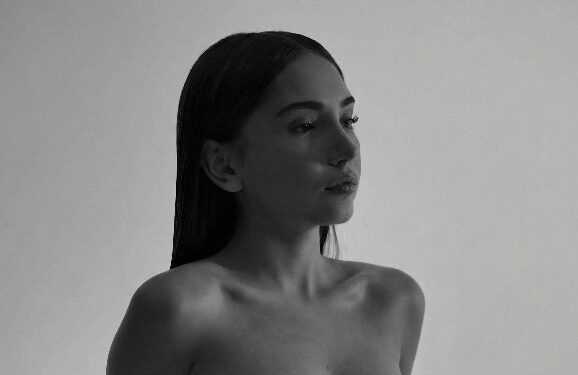 Meri’den duygusal ve güçlü bir adım “Platonik” Yayında