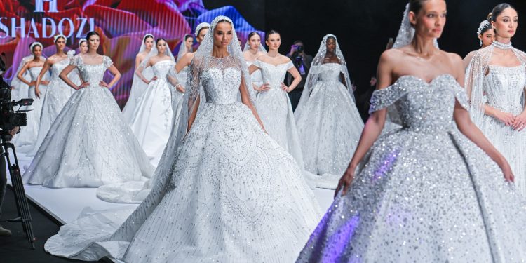 IF Wedding Fashion İzmir’de 2027 tasarımları podyuma çıktı