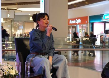 Tuğba Ünal, Dünya Sarılma Günü kapsamında hayranlarıyla buluştu