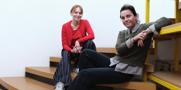 Tülin Özen ve Nilperi Şahinkaya Ballı Süt ile Tiyatro Sahnesinde