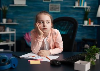 Dr. Günet Eroğlu: “Yerinde Duramayan Çocuk” Demek asıl sorunun üzerini örtüyor