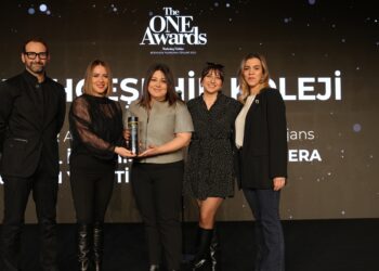 Bahçeşehir Koleji’ne “Yılın En İtibarlı Özel Temel Eğitim Kurumu” ödülü