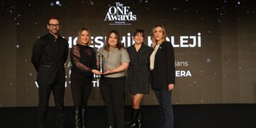 Bahçeşehir Koleji’ne “Yılın En İtibarlı Özel Temel Eğitim Kurumu” ödülü