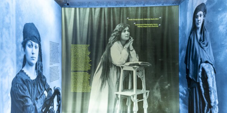 Maceraperest Bir Mimarın Fotoğrafhanesi: Arif Hikmet Koyunoğlu 1893–1982