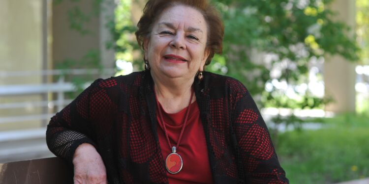 Eskişehir’de “Genco Erkal Emek ve Onur Ödülü “nün sahibi Prof. Dr. Ayşegül Yüksel oldu