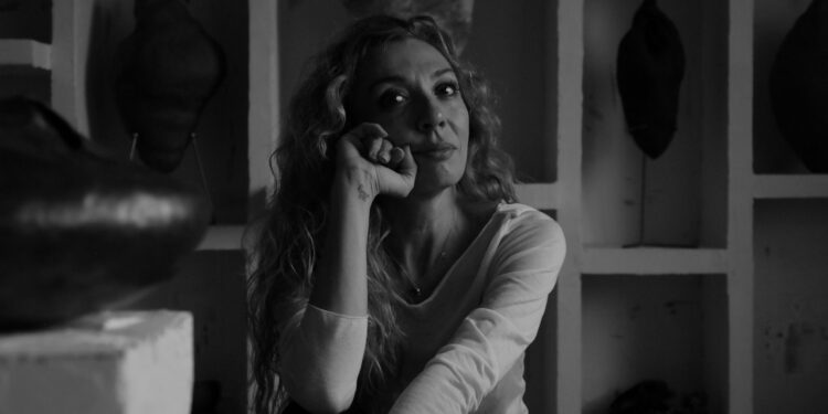 Esra Uyman’dan Seramiğin Zamansız Dili ‘Boşluğun Kabukları’ Sergisi