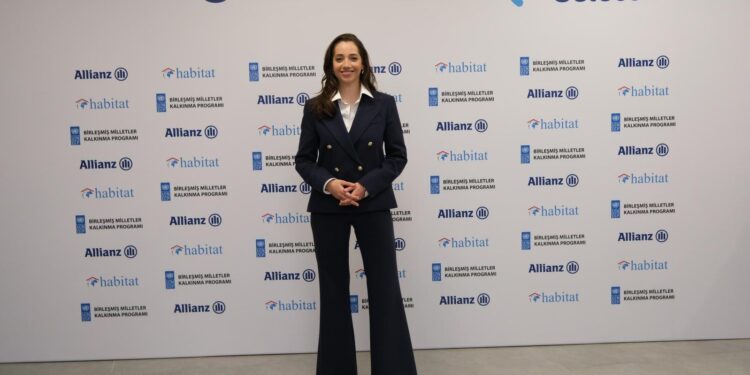 UNDP gönüllü Destekçisi olan Özge Özacar gençlerin finansal okuryazarlık becerilerini artırmak için çalışacak