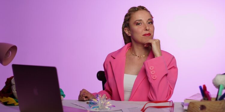 Yazar ve Öğretmen Özlem Yıldırım’dan Gazeller köyü’ndeki çocuklara kitap yoldaşlığı