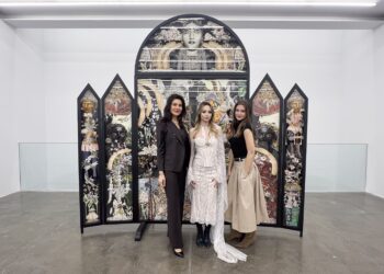 MG International Fragrance Company, Lal Batman’ın “The Grand Excess” Sergisine özgün bir koku deneyimi eşlik ettiriyor