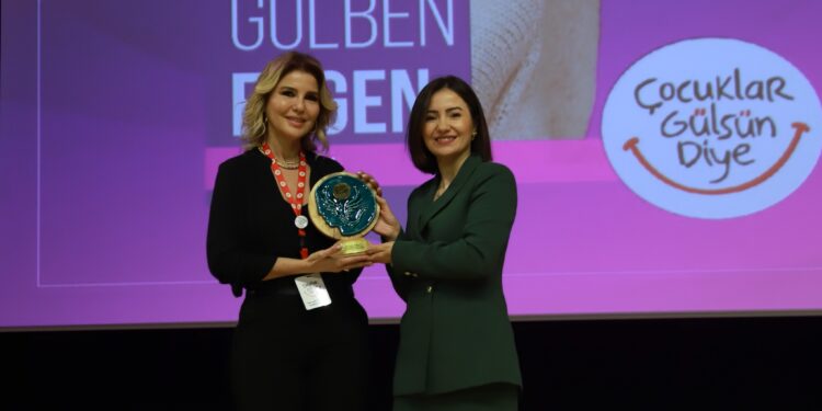 Kadın Dostu Markalar Platformu’ndan Gülben Ergen’e “Etki Yaratan Sivil Toplum Lideri” Ödülü