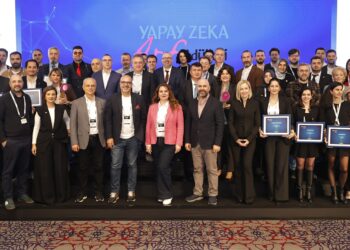 Yapay zekâ zirvesi AGI’de ortak mesaj: Nihai karar insanın