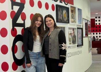 Derya Bedavacı ve Sony musıc Türkiye iş birliğine yeniden imza