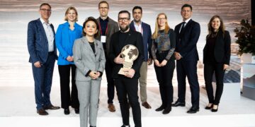 Emine Sabancı Kamışlı İsviçre’de düzenlenen UBS Soyla etki forumu’nda jüri başkanlığı yaptı