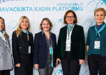 Havacılığın kadın liderleri genç kuşak ile gökyüzünde iz bırakmak için buluştu