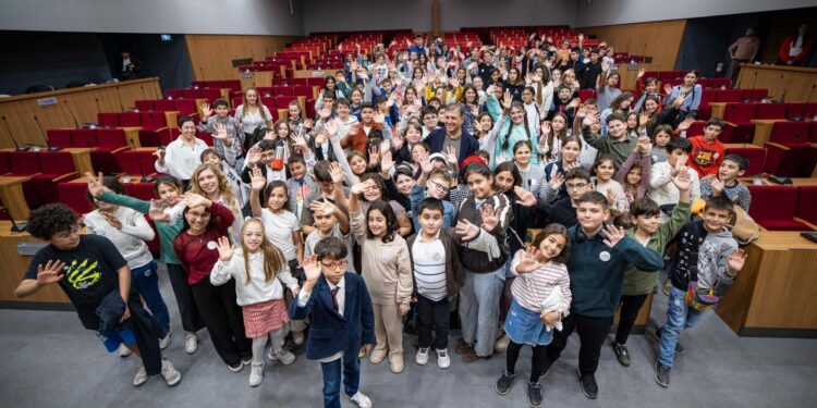 İzmir’de kadın ve çocuk odaklı sosyal politikalar güçleniyor