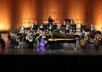 İDSO DenizBank Konserleri Kadınlar Günü Özel Programı’nda Gülsin Onay sahne aldı