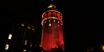 Galata Kulesi’nde kırmızı ışıkta umut: Multipl miyelom yeni tedavilerle uzun yıllar kontrol edilebilen hastalığa dönüşüyor