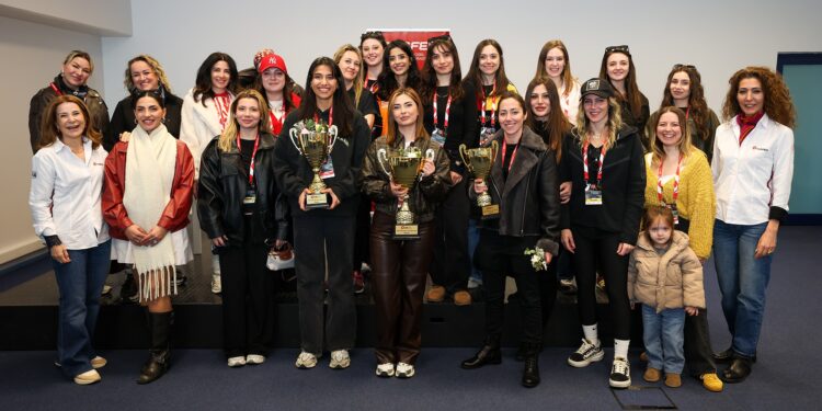 Kadın Sürücüler İstanbul Park’ta buluştu